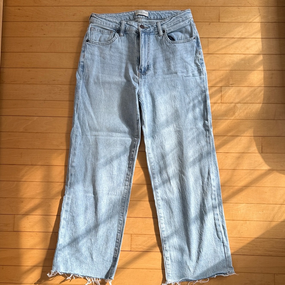 Oliver Logan Aberdeen Wide Leg Jeans – Light Wash – Raw Hem